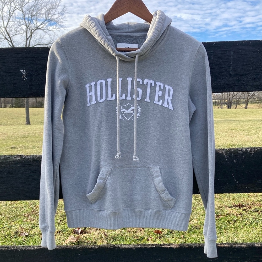Hollister Men's Grey Hoodie Sweater